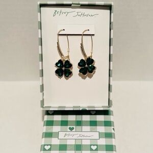 Betsey Johnson NWT Shamrock Shepherd Hook Earrings